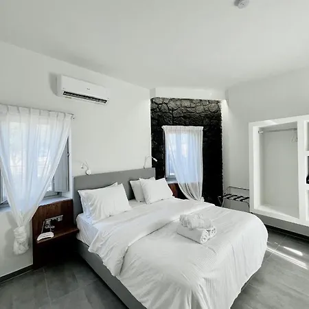 Noir Santorini