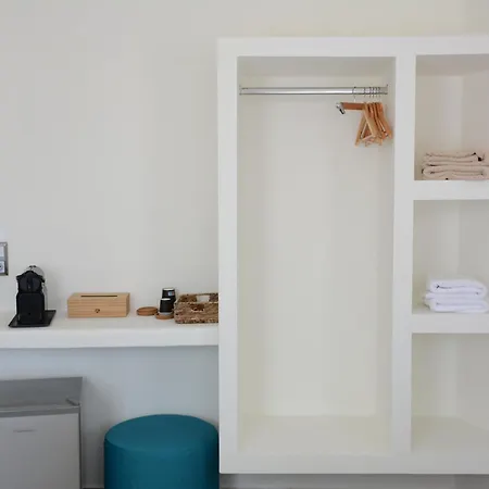 Capsule hotel Noir Santorini *