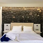 Noir Santorini 캡슐호텔 모노리토스