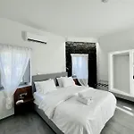Noir Santorini