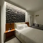 Noir Santorini