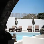 Noir Santorini