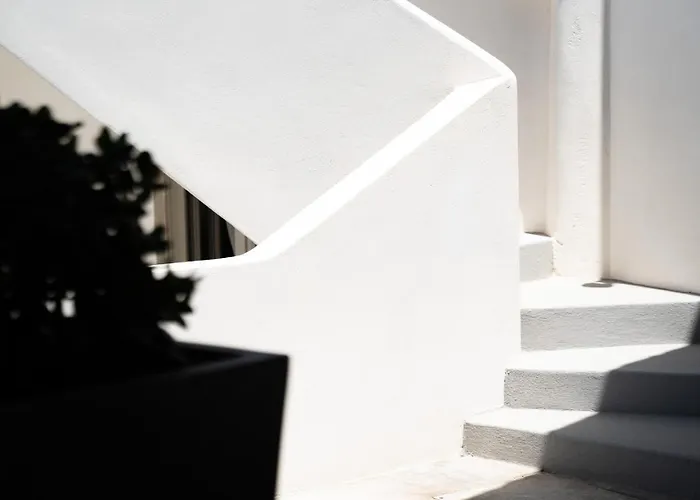 Noir Santorini Ξενοδοχείο με κάψουλες *