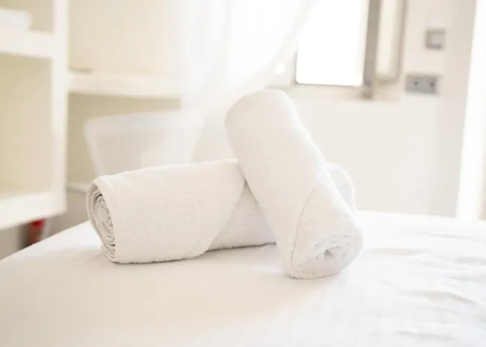 Ξενοδοχείο με κάψουλες Noir Santorini