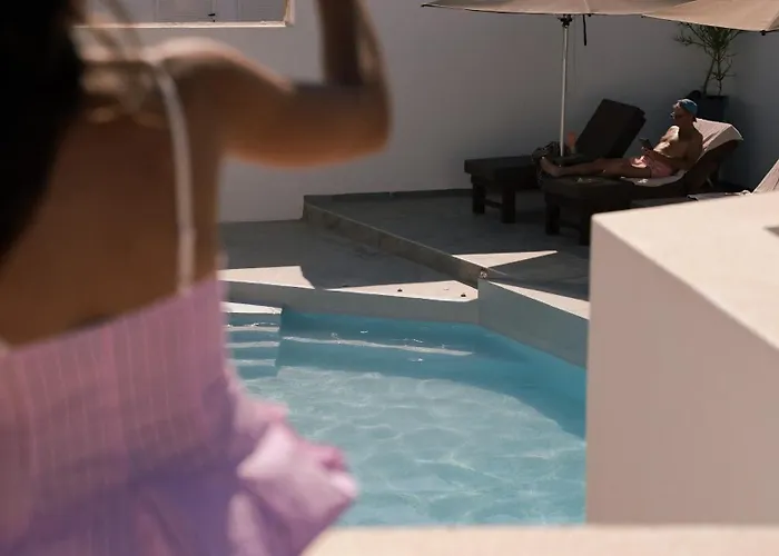 Kapselhotell Noir Santorini Monolithos