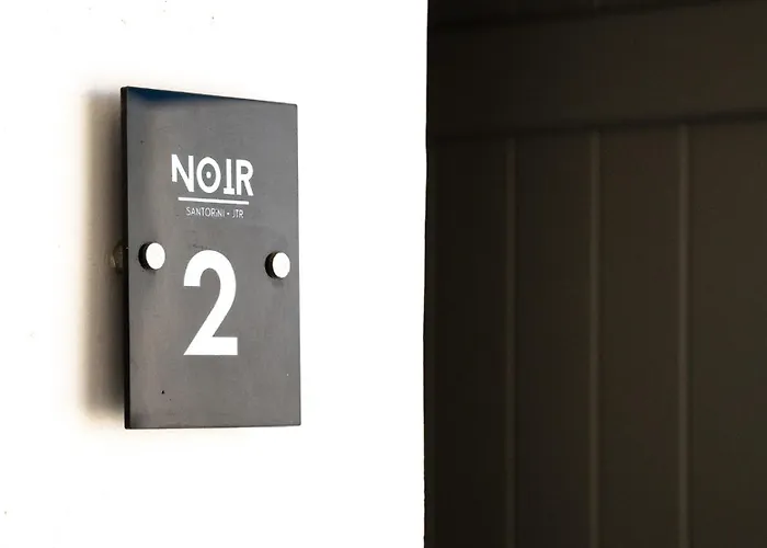 Ξενοδοχείο με κάψουλες Noir Santorini