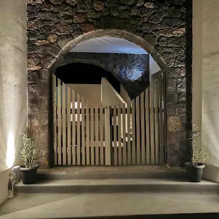 فندق-كبسولة Noir Santorini