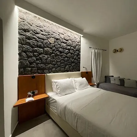 Noir Santorini