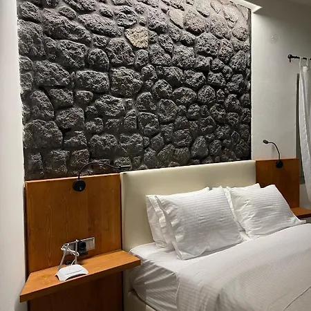 فندق-كبسولة Noir Santorini مونوليثوس
