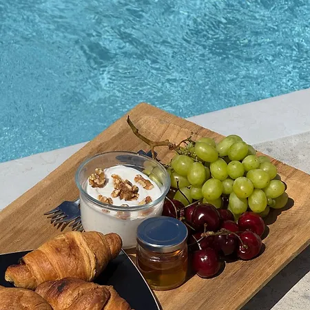 Hotel kapsułowy Noir Santorini *