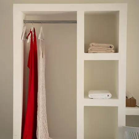 Noir Santorini Monolithos