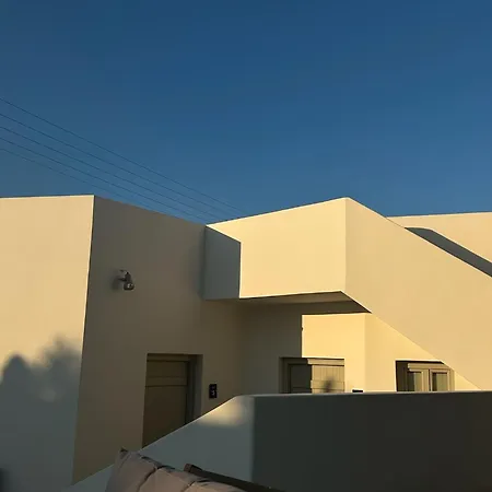 Noir Santorini Monolitos