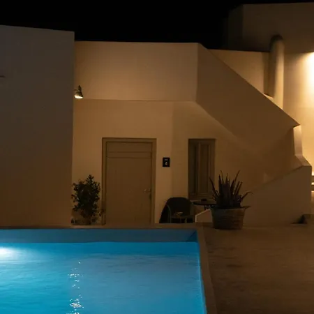 Hotel kapsułowy Noir Santorini Monolitos