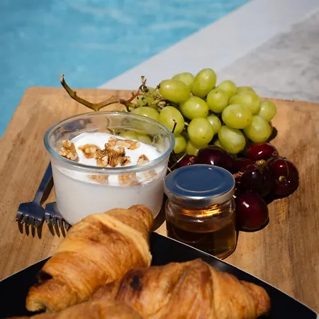 Noir Santorini * Monolitos