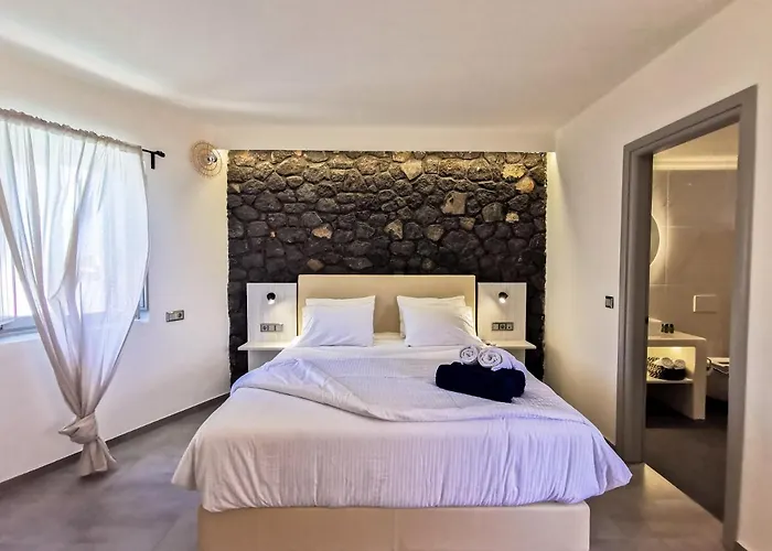 Noir Santorini Kapselhotel