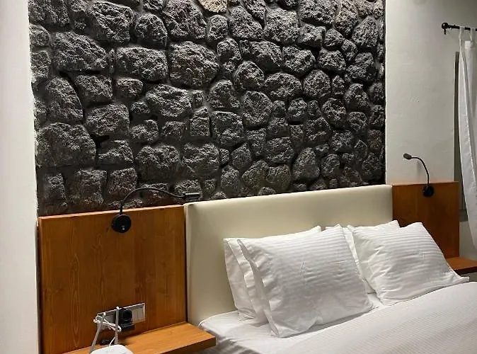 Hotel cápsula Noir Santorini Monolithos