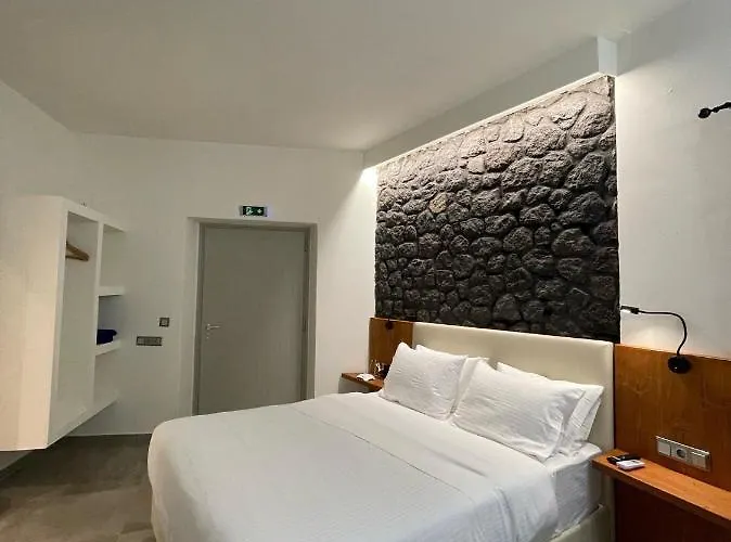 Hotel cápsula Noir Santorini