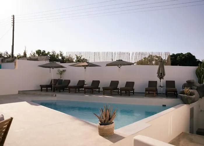 Noir Santorini Kapselhotel *