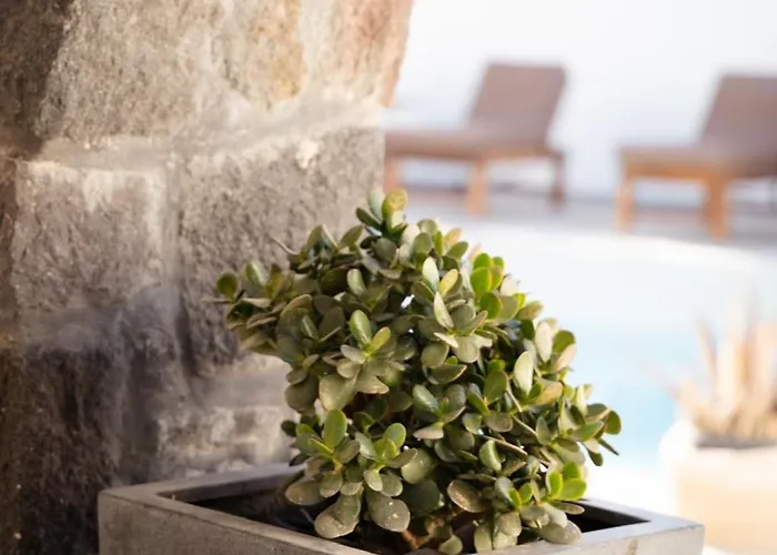 Kapsül Otel Noir Santorini Monolithos