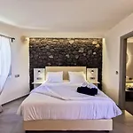 Noir Santorini Hôtel capsule