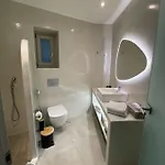 Hôtel capsule Noir Santorini Monolithos