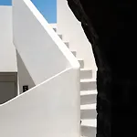 Noir Santorini Hôtel capsule *