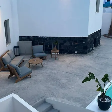 Noir Santorini *