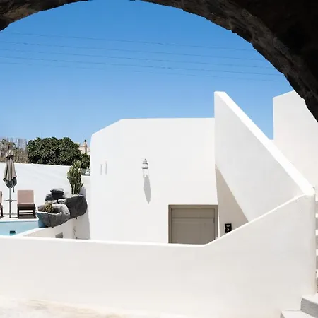 Noir Santorini Capsule hotel Monolithos (Santorini)