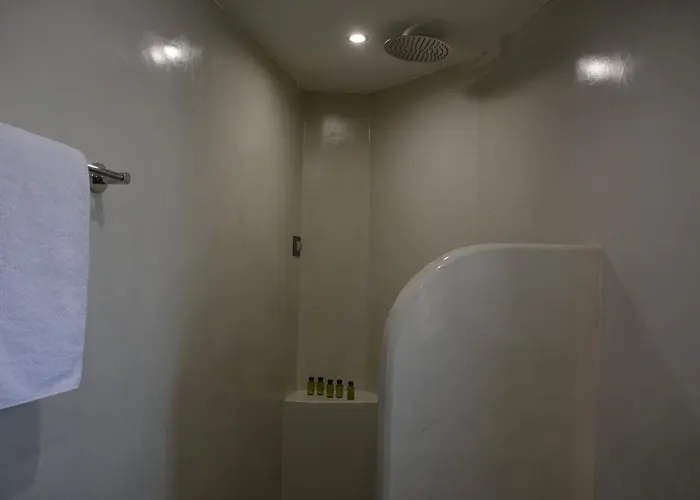 Noir Santorini Capsulehotel