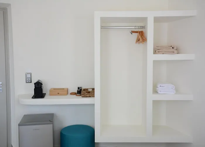 Capsule hotel Noir Santorini *