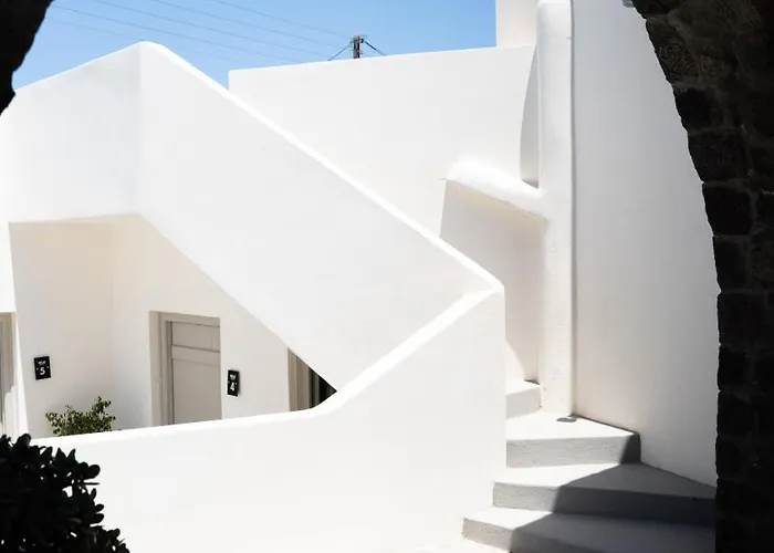 Noir Santorini Capsulehotel