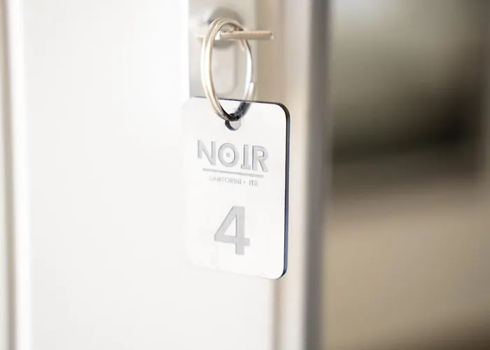 Capsule hotel Noir Santorini