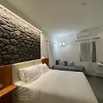 Kapselhotel Noir Santorini *